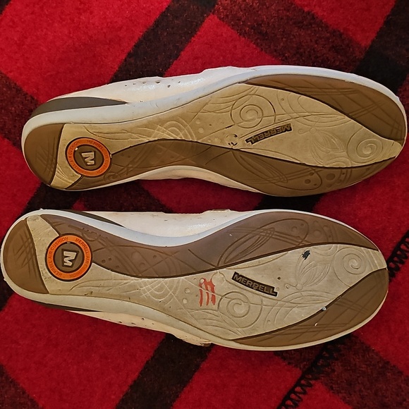 Merrell Slip-on Shoes EUC - Picture 2 of 4